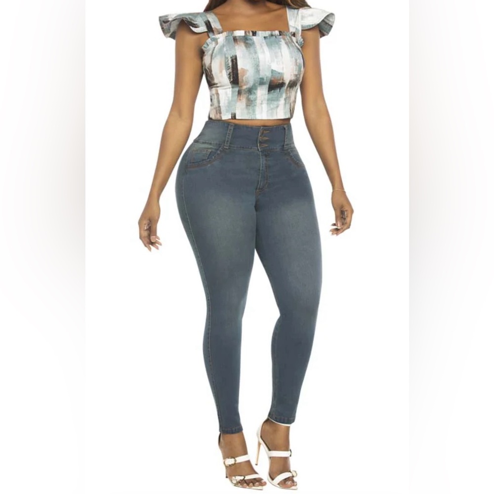 BNWT; Size 7; Classic Skinny Curvy BBL Jeans